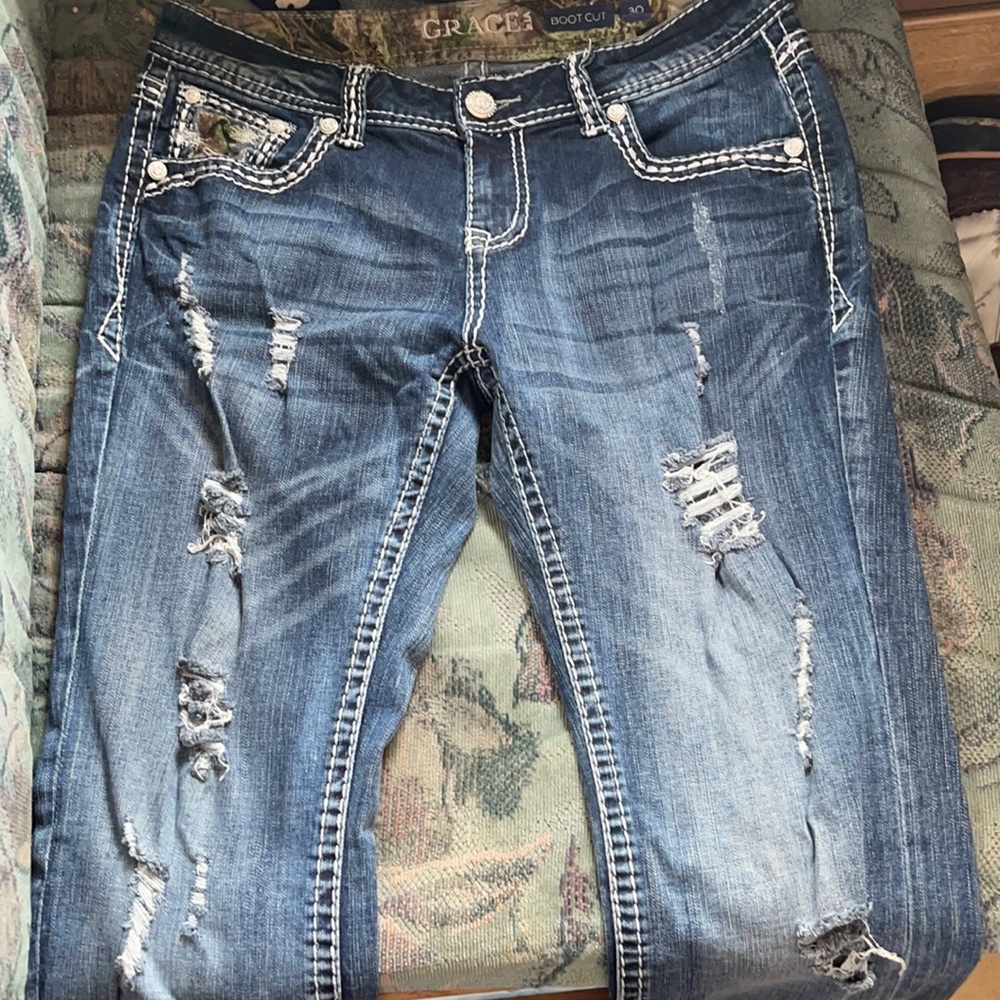 Boot cut jeans with natural “holes”